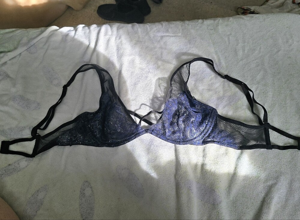 Victoria Secrets 36B Lace Bra. Excellent Condition